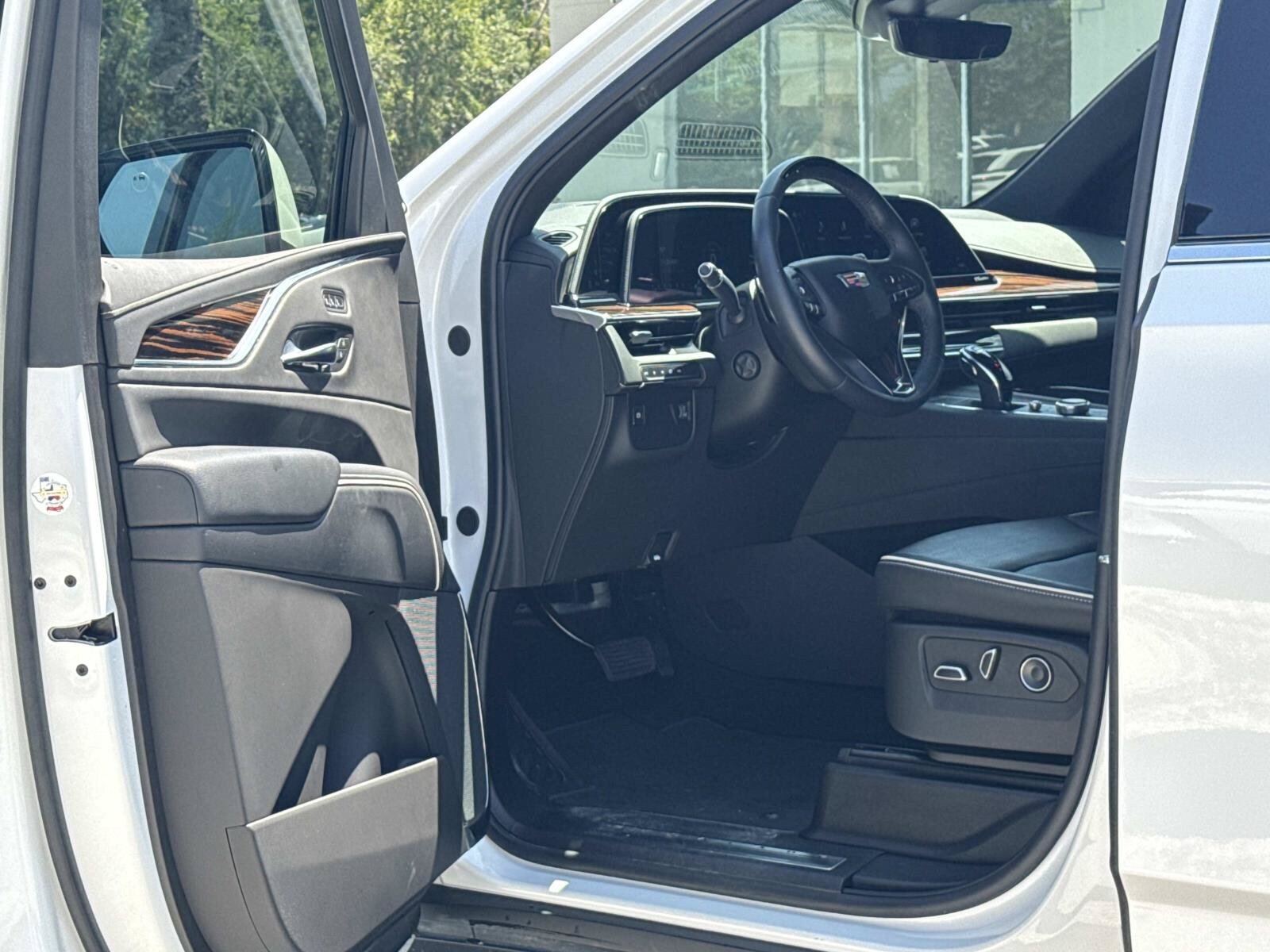 Certified 2024 Cadillac Escalade Premium Luxury AWD/4WD image 13