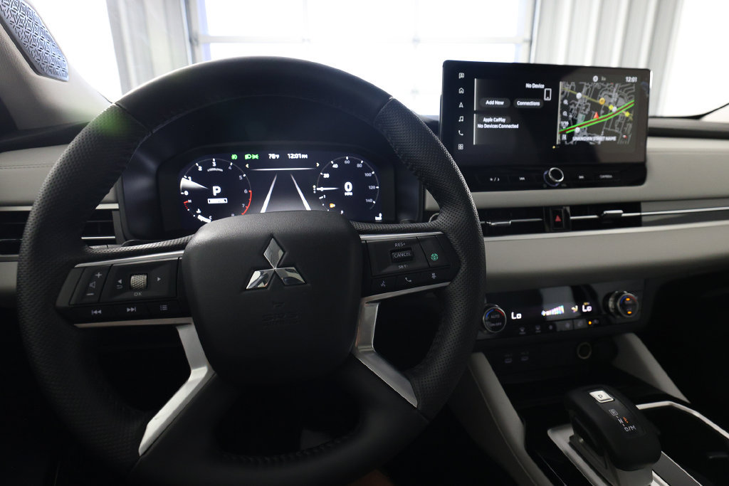Used 2025 Mitsubishi Outlander SE FWD image 20