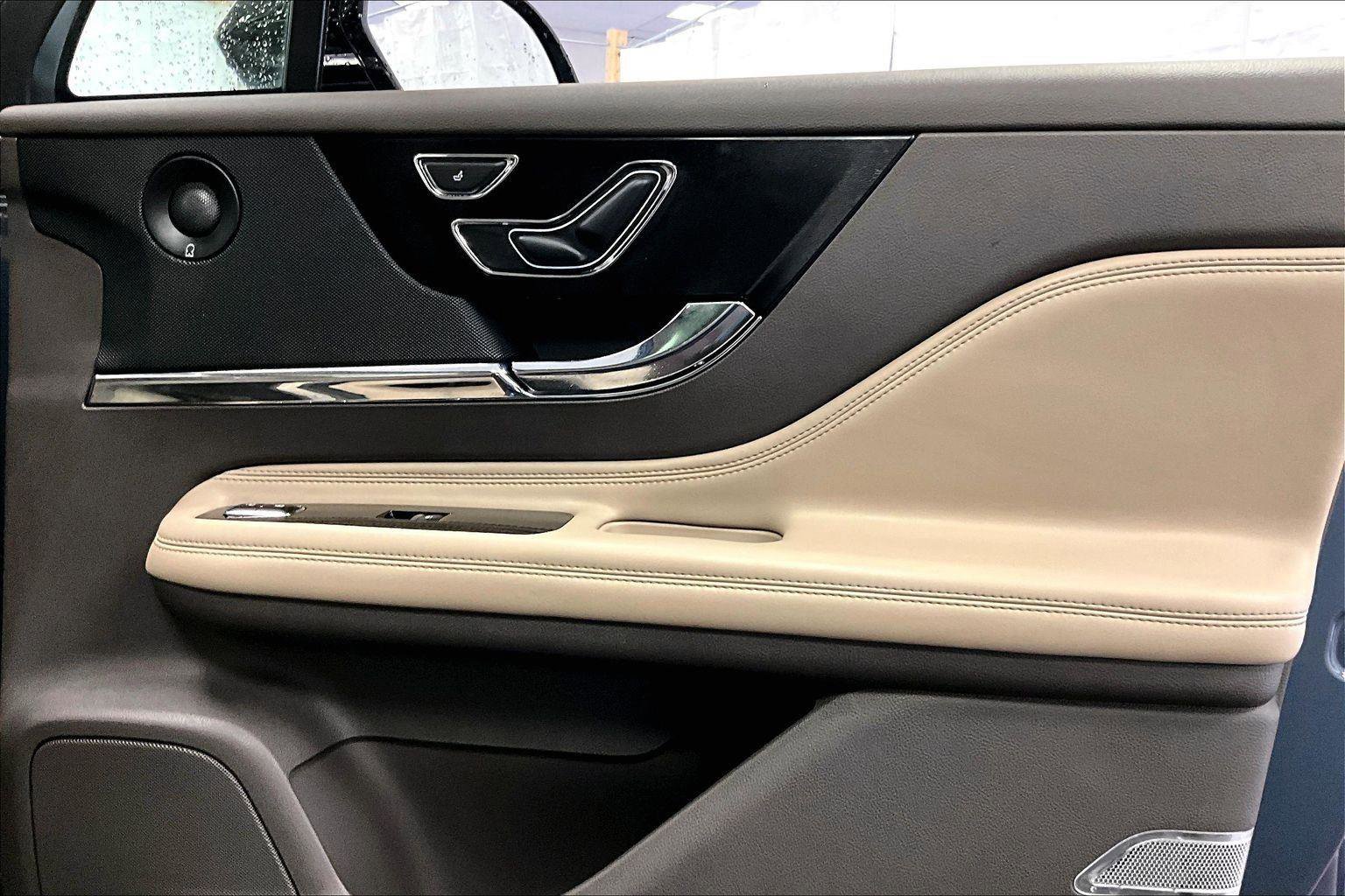 Used 2022 Lincoln Corsair Reserve w/ Equipment Group 201A image 23