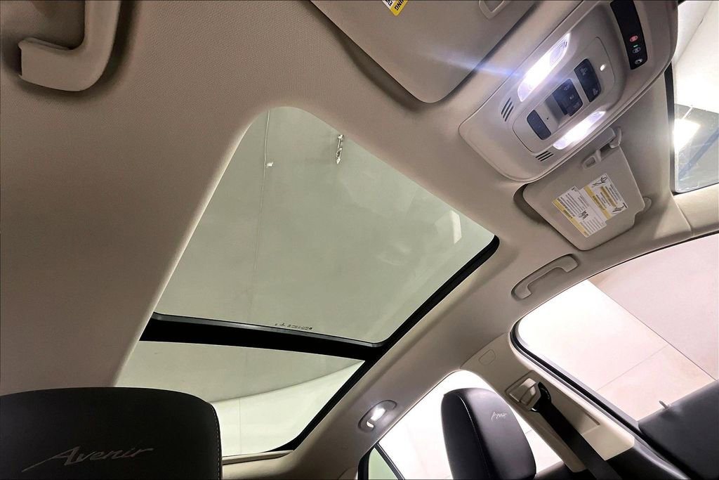 Used 2022 Buick Envision Avenir w/ Safety Package image 22