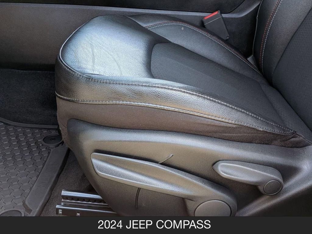 Used 2024 Jeep Compass Trailhawk AWD/4WD image 14