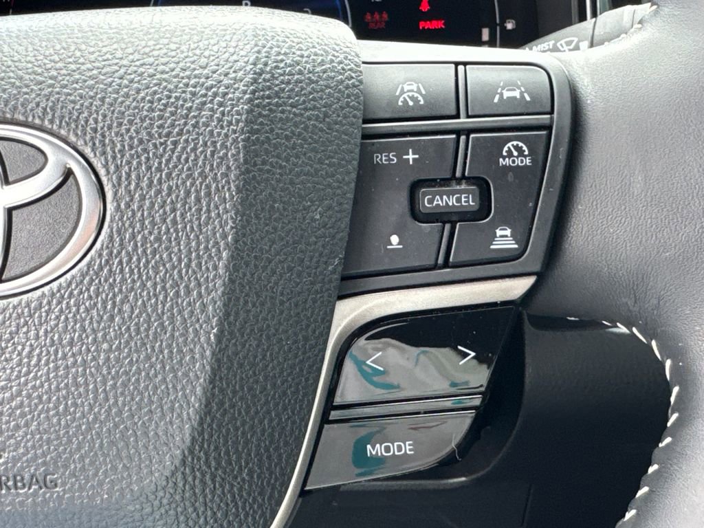 Used 2025 Toyota Camry SE w/ Convenience Package image 25