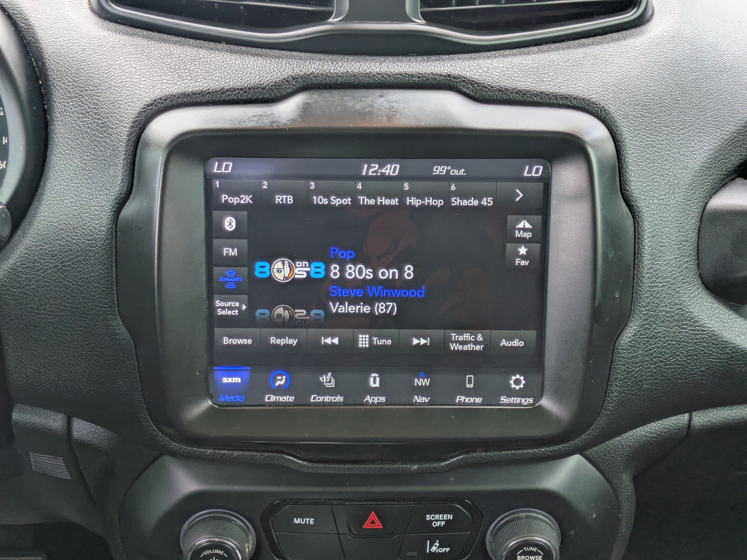 Used 2022 Jeep Renegade Latitude AWD/4WD image 18