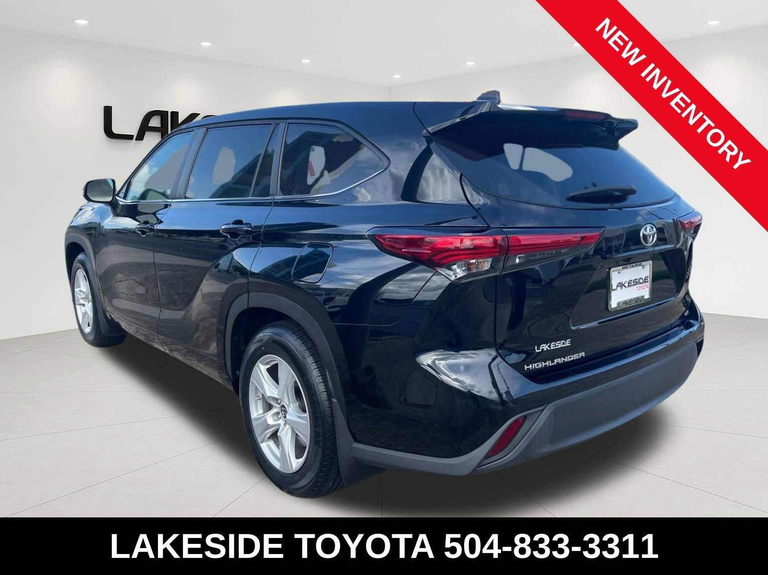 Used 2023 Toyota Highlander LE image 4