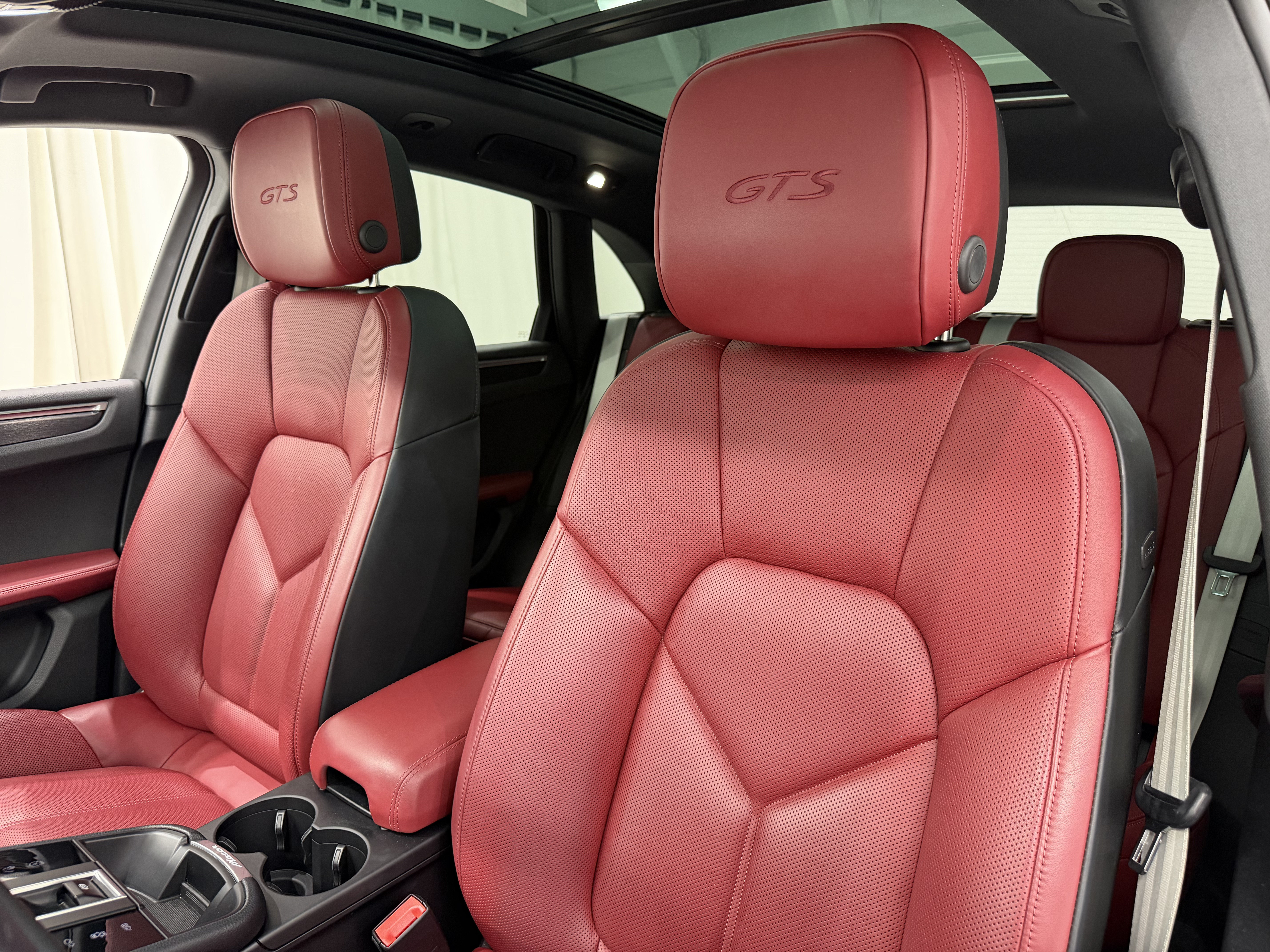 Certified 2023 Porsche Macan GTS AWD/4WD image 35