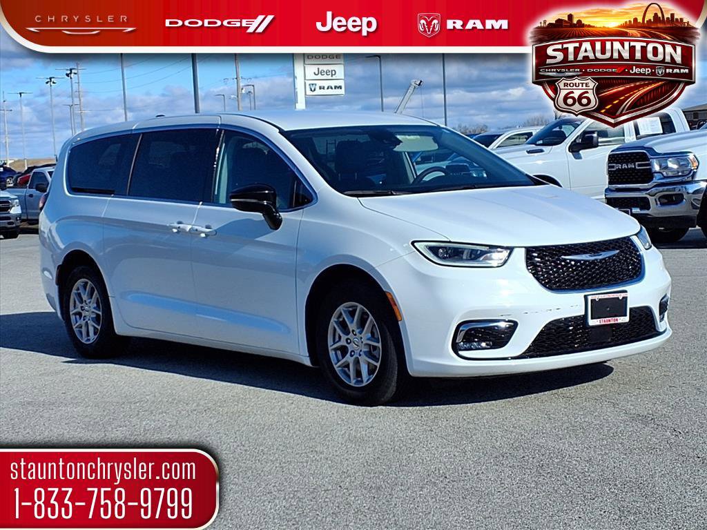 Used 2024 Chrysler Pacifica Touring-L image 1