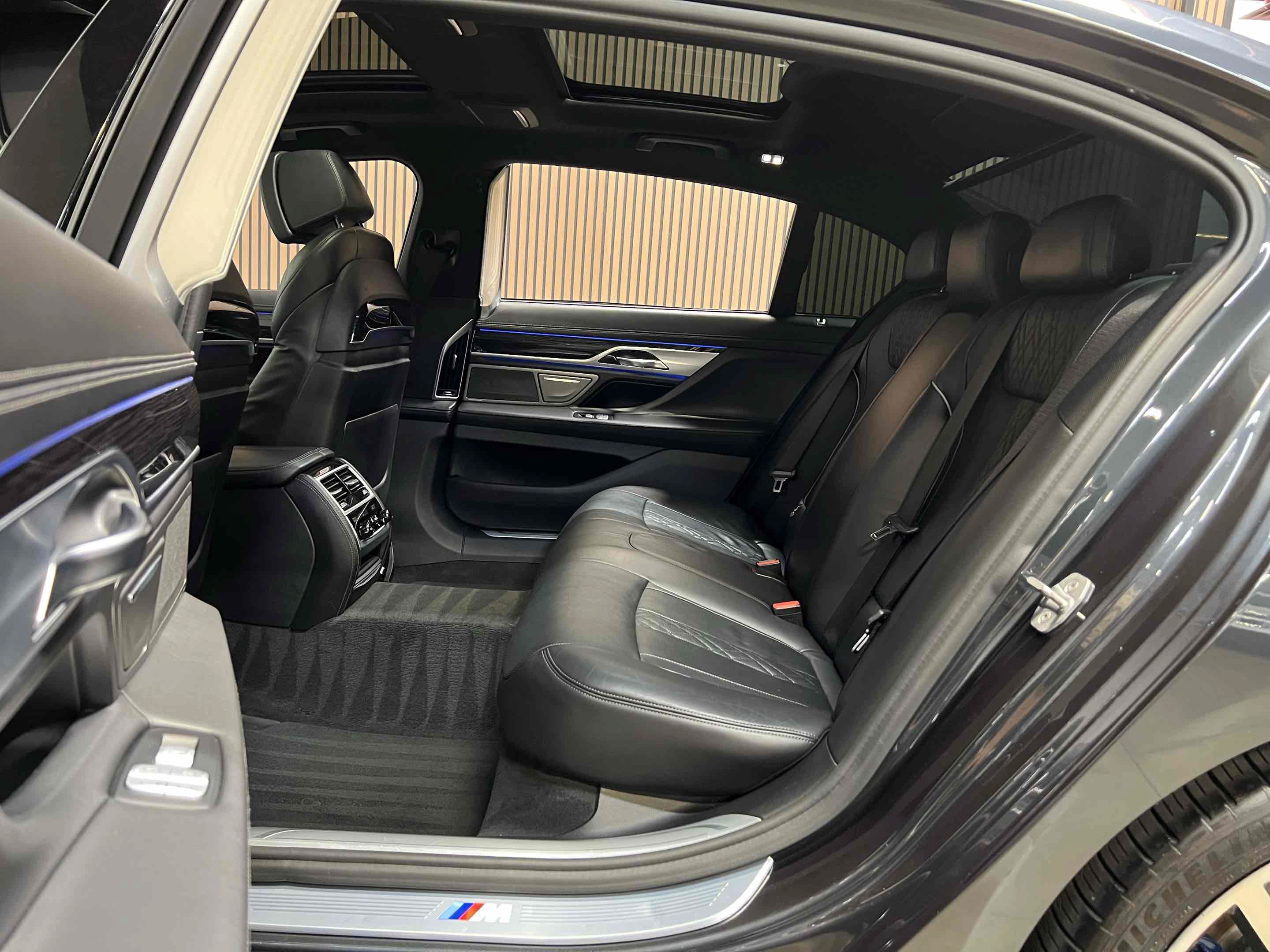 Used 2018 BMW 750i RWD image 37