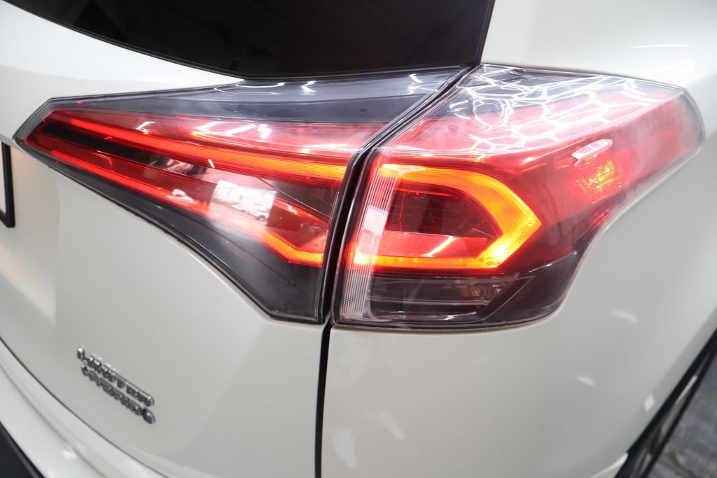Used 2016 Toyota RAV4 Limited image 27