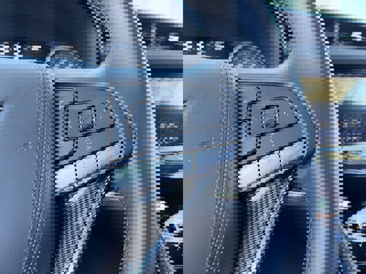 Certified 2025 Cadillac XT6 Premium Luxury w/ Platinum Package image 23