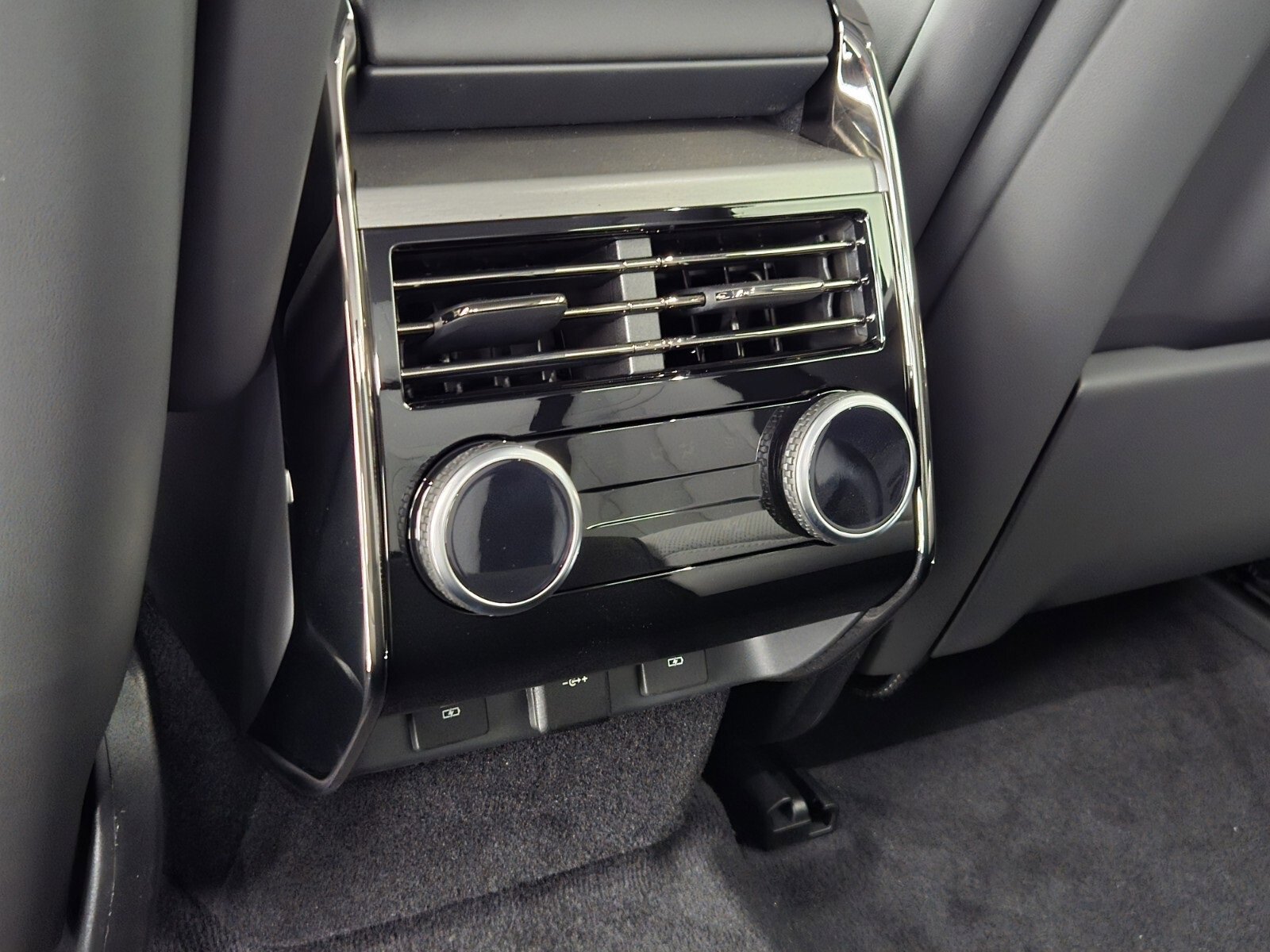 New 2025 Land Rover Range Rover Sport Dynamic SE image 14