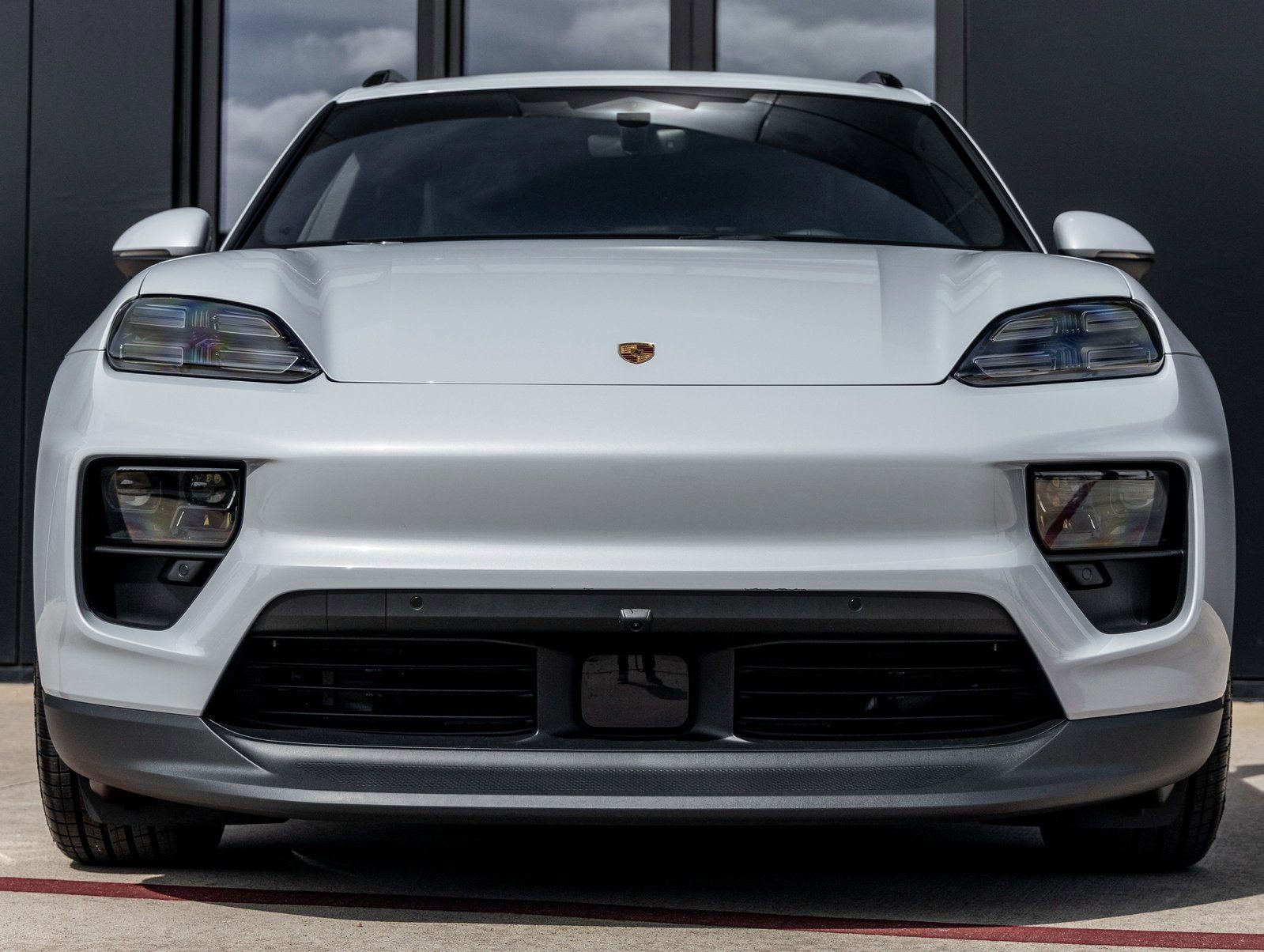 New 2026 Porsche Macan Electric RWD image 8