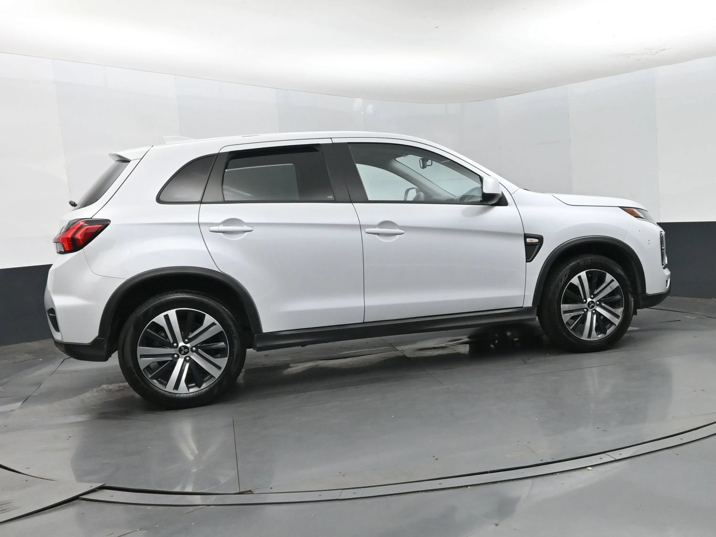 Used 2025 Mitsubishi Outlander Sport ES AWD/4WD image 4
