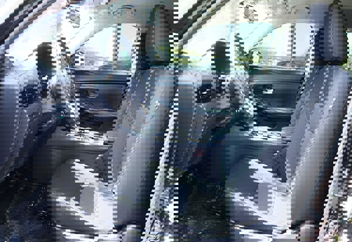 Used 2025 Nissan Sentra SV image 38