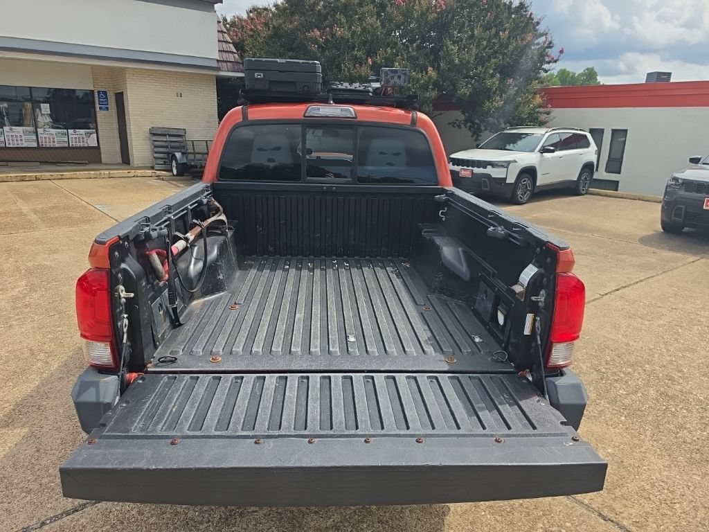 Used 2016 Toyota Tacoma TRD Sport w/ Towing Package AWD/4WD image 11