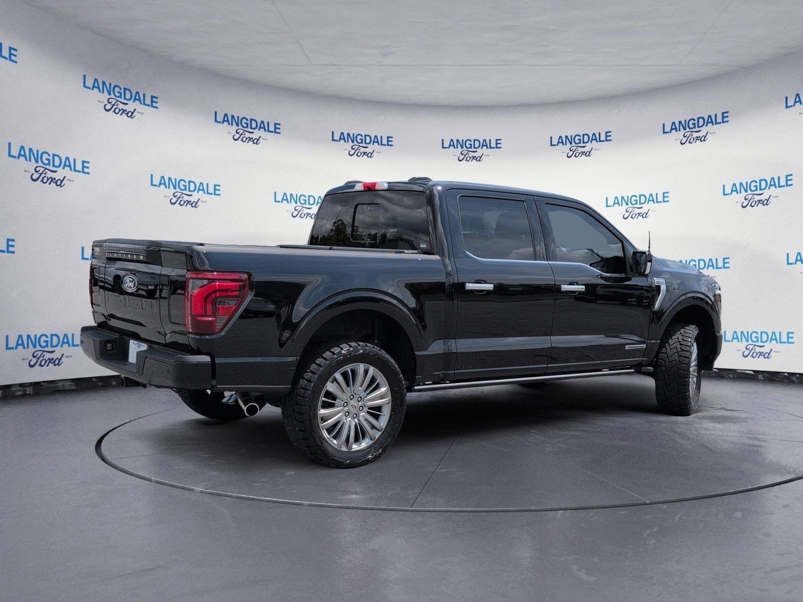 Used 2024 Ford F150 Platinum w/ Equipment Group 703A Plus AWD/4WD image 4