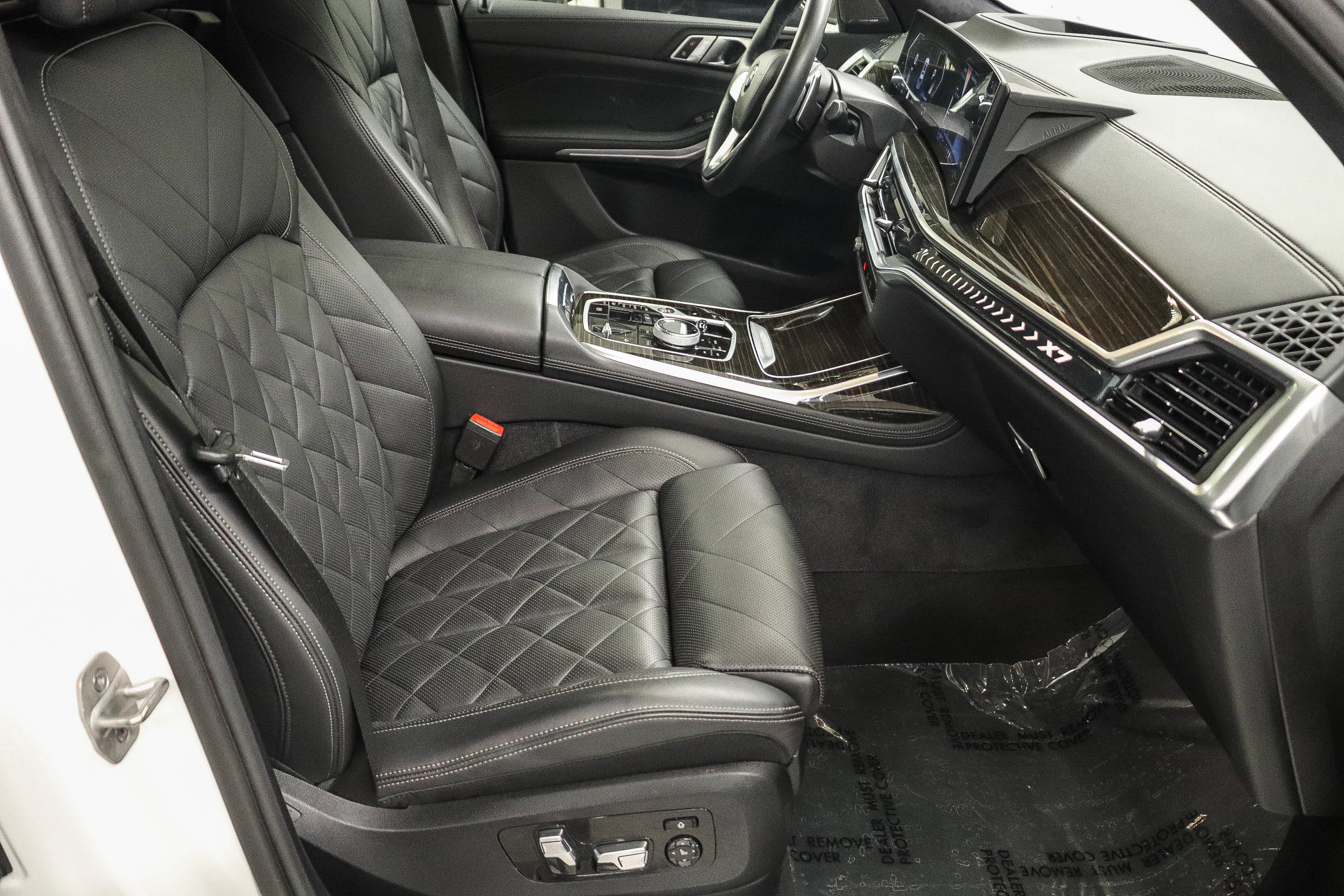 Used 2024 BMW X7 xDrive40i w/ Executive Package AWD/4WD image 16