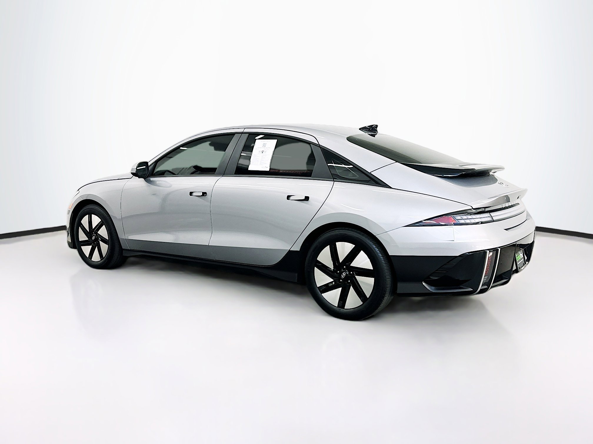 Used 2024 Hyundai Ioniq 6 SE AWD/4WD image 5