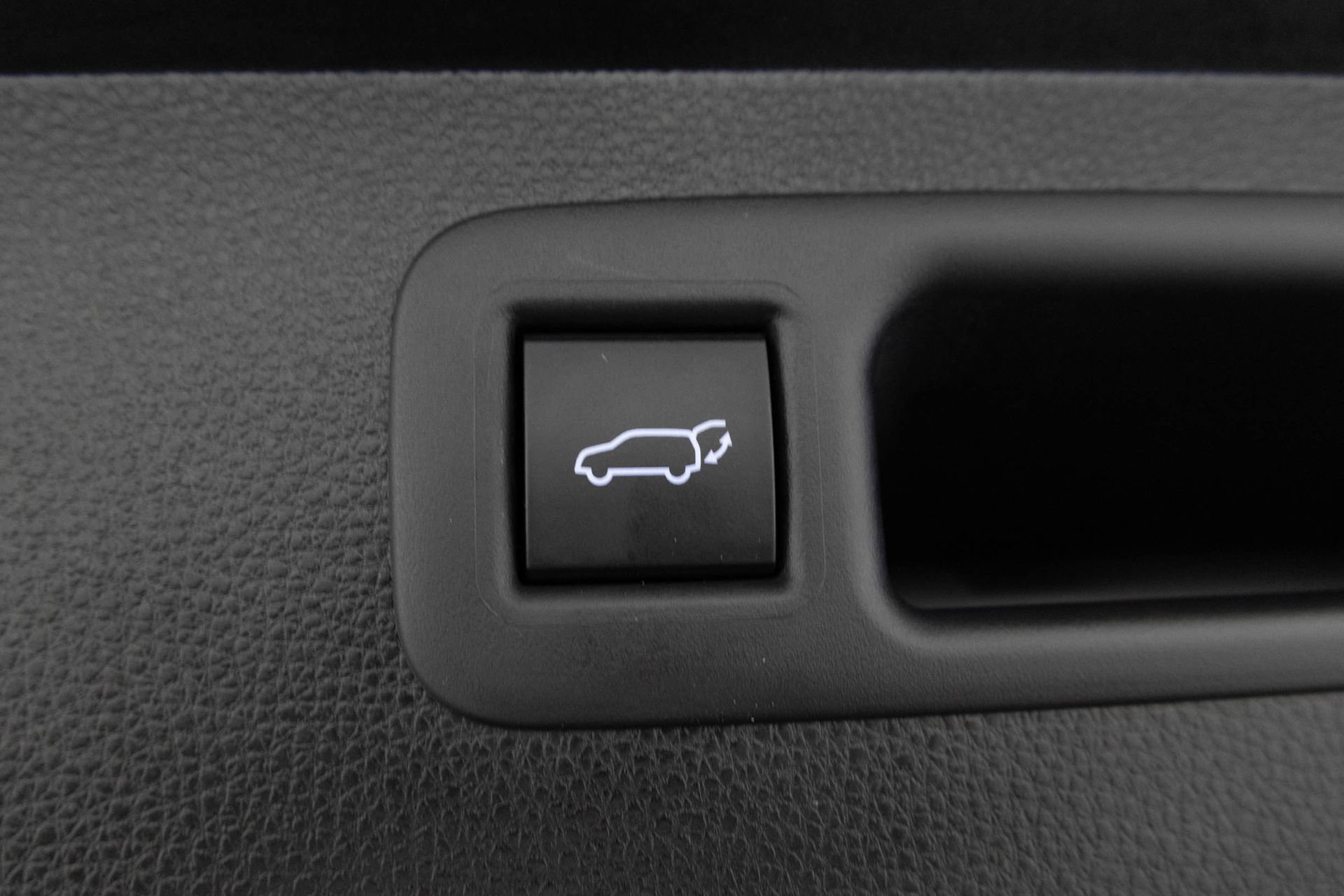 Used 2022 Toyota Highlander LE AWD/4WD image 44