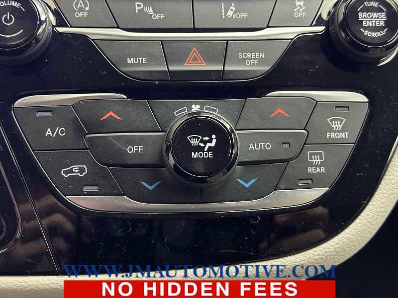 Used 2021 Chrysler Pacifica Touring-L AWD/4WD image 27