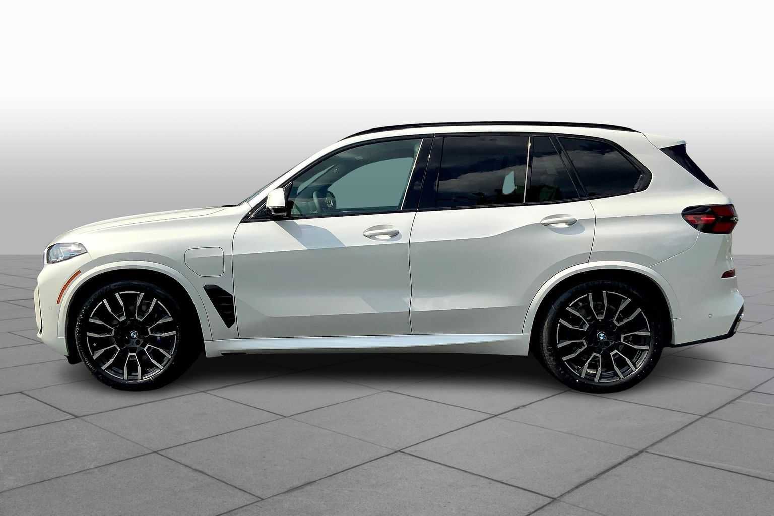 New 2026 BMW X5 xDrive50e w/ M Sport Package AWD/4WD image 13