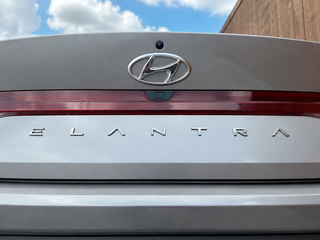 Used 2023 Hyundai Elantra SEL w/ Convenience Package FWD image 17