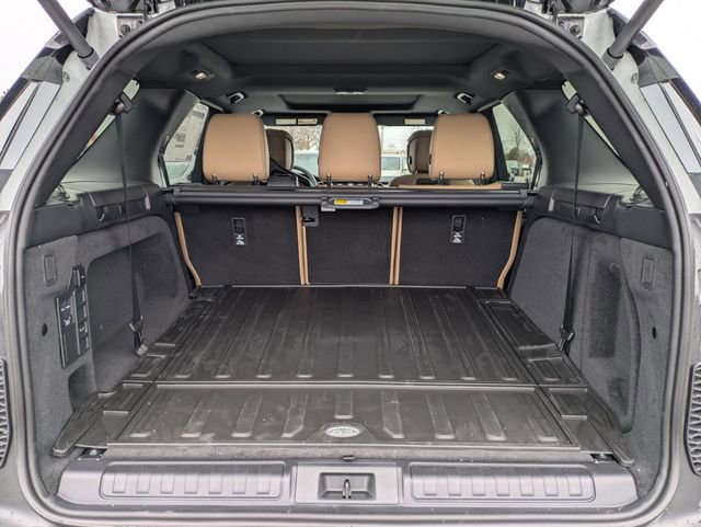 New 2026 Land Rover Discovery Dynamic SE image 16