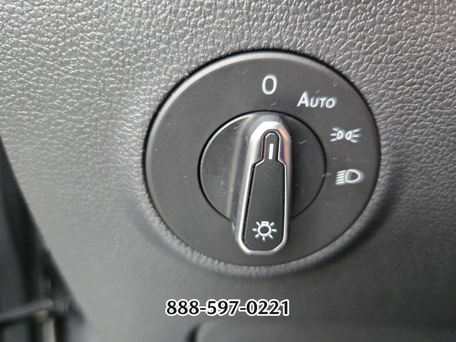 Certified 2025 Volkswagen Taos SE image 30