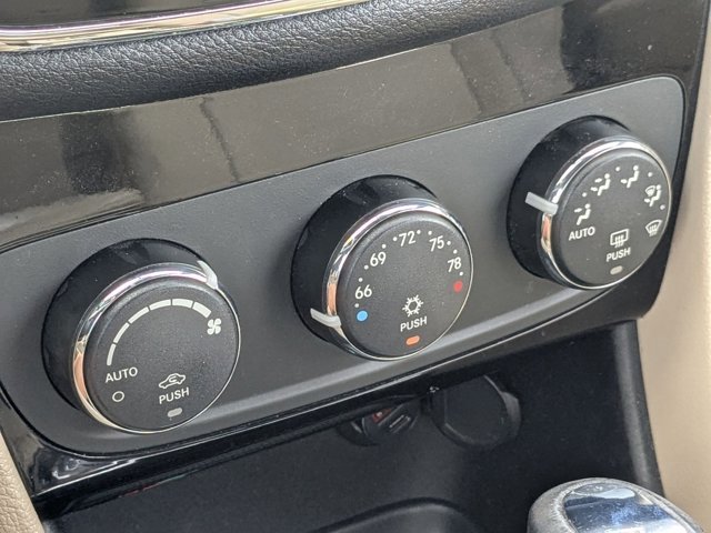 Used 2014 Chrysler 200 Touring FWD image 14