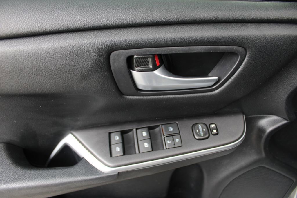 Used 2015 Toyota Camry SE FWD image 20