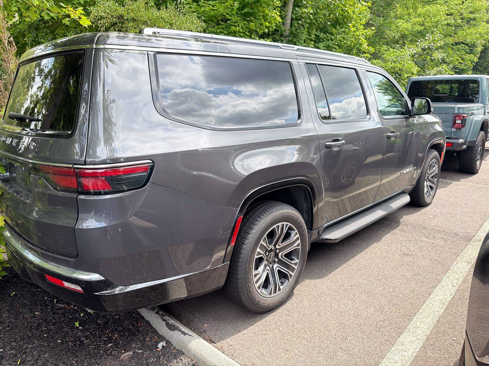 Used 2025 Jeep Wagoneer L 4WD w/ Convenience Group I image 2