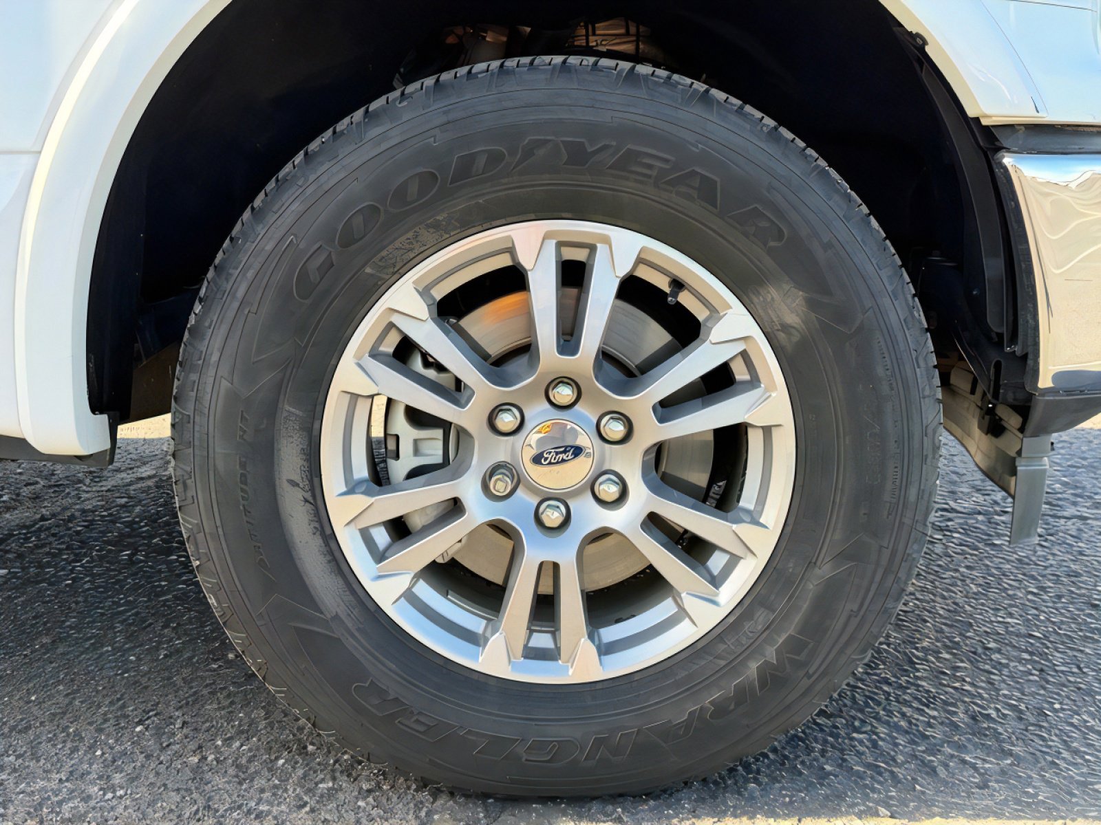 Used 2019 Ford F150 Lariat w/ Equipment Group 501A Mid image 9