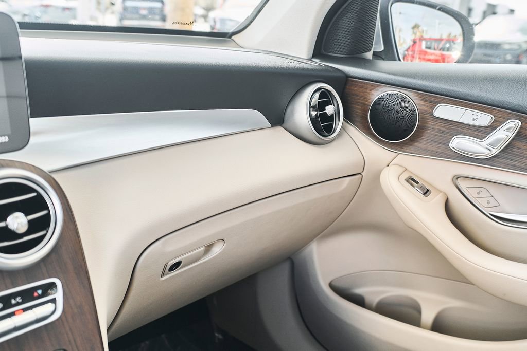 Used 2022 Mercedes-Benz GLC 300 w/ Premium Package Lite image 35