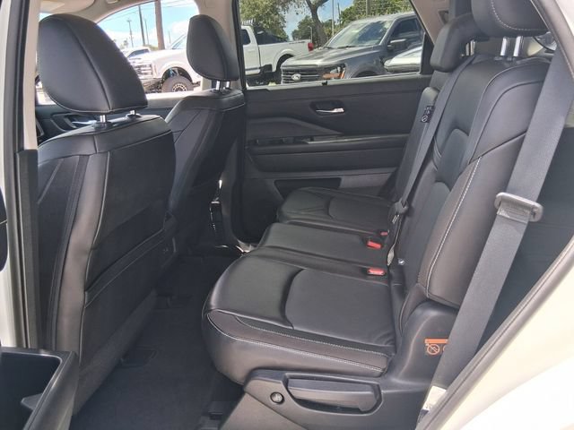 Used 2024 Nissan Pathfinder SL FWD image 13