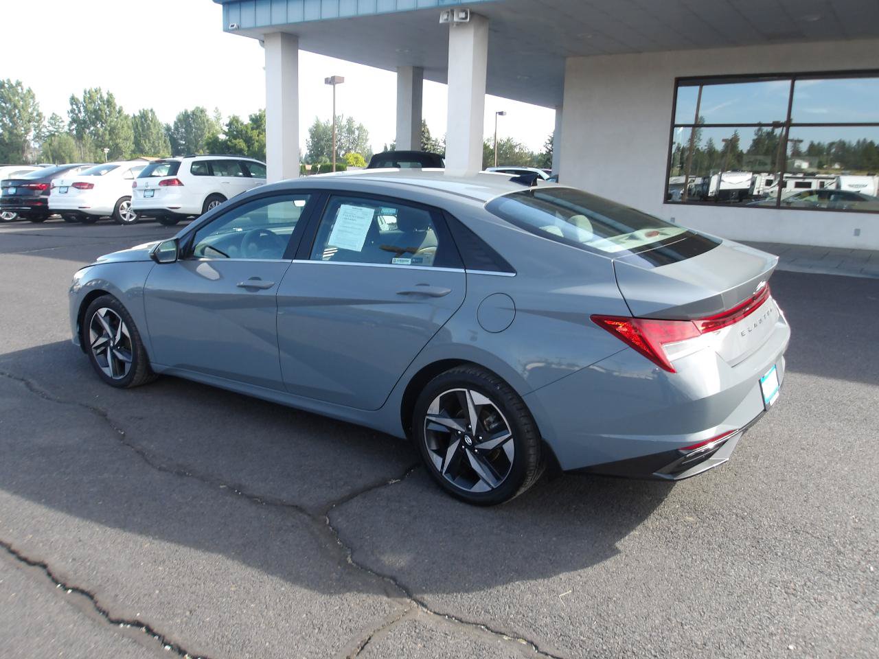 Used 2022 Hyundai Elantra SEL w/ Convenience + Premium Package FWD image 3