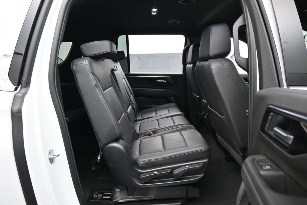Used 2025 Chevrolet Suburban LT RWD image 44