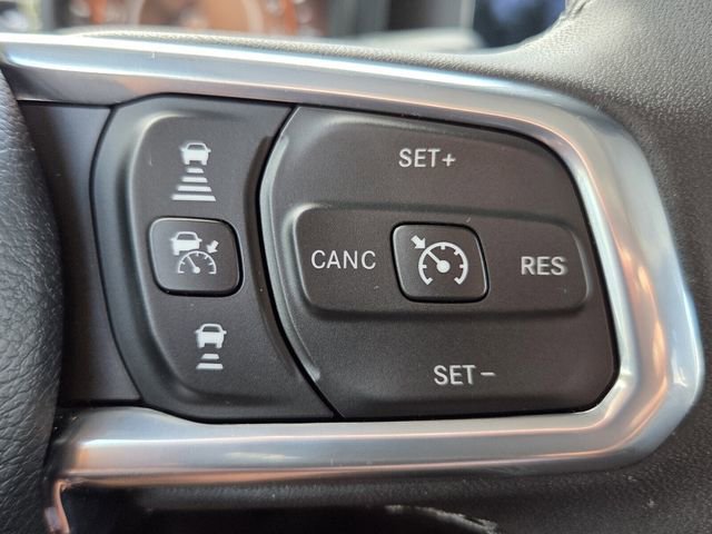 Used 2025 Jeep Wrangler Sahara image 27