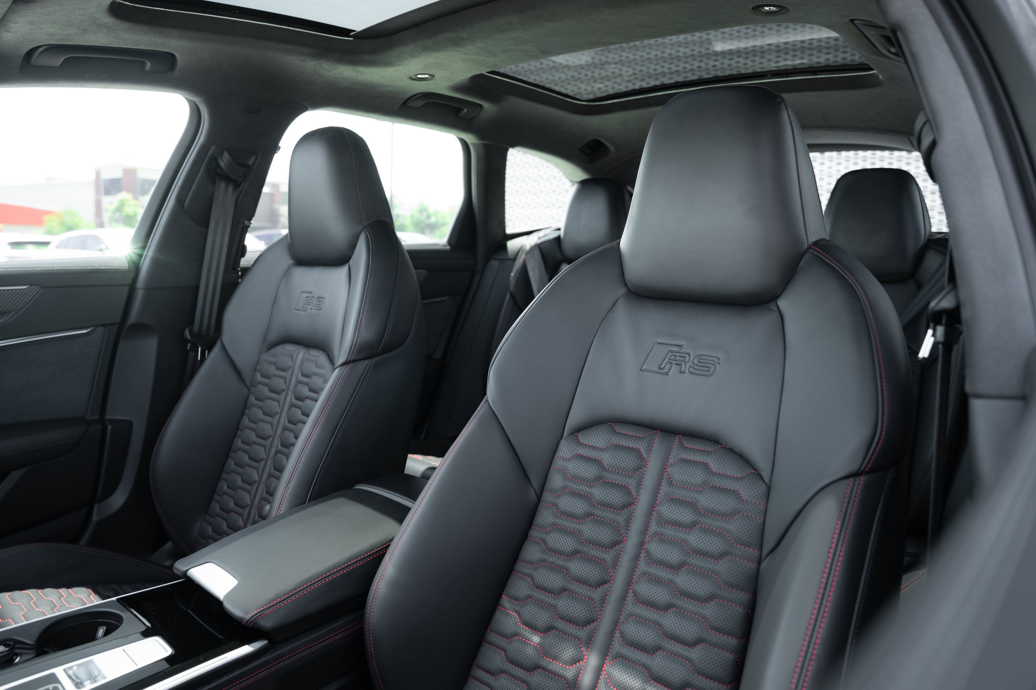 Certified 2025 Audi RS 6 performance AWD/4WD image 28
