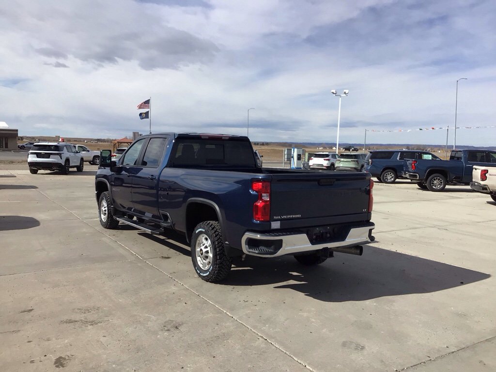 Used 2022 Chevrolet Silverado 3500 LT w/ Convenience Package AWD/4WD image 3