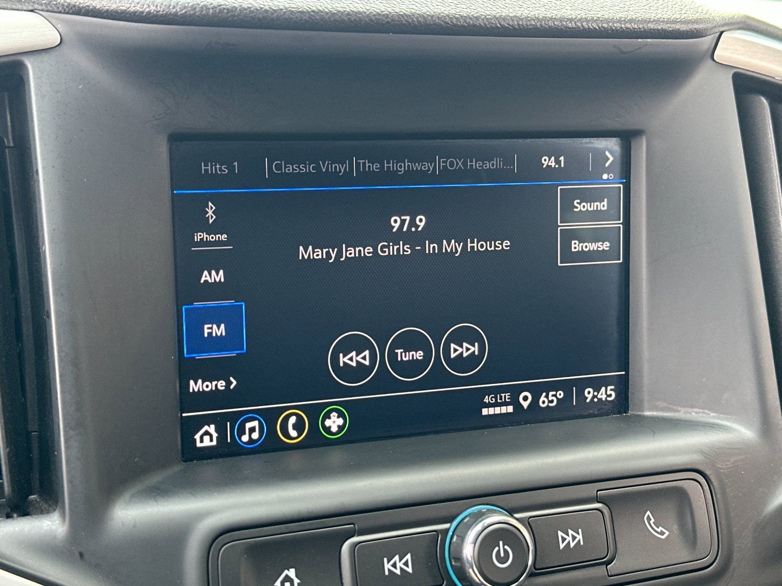 Used 2024 GMC Terrain SLE image 17