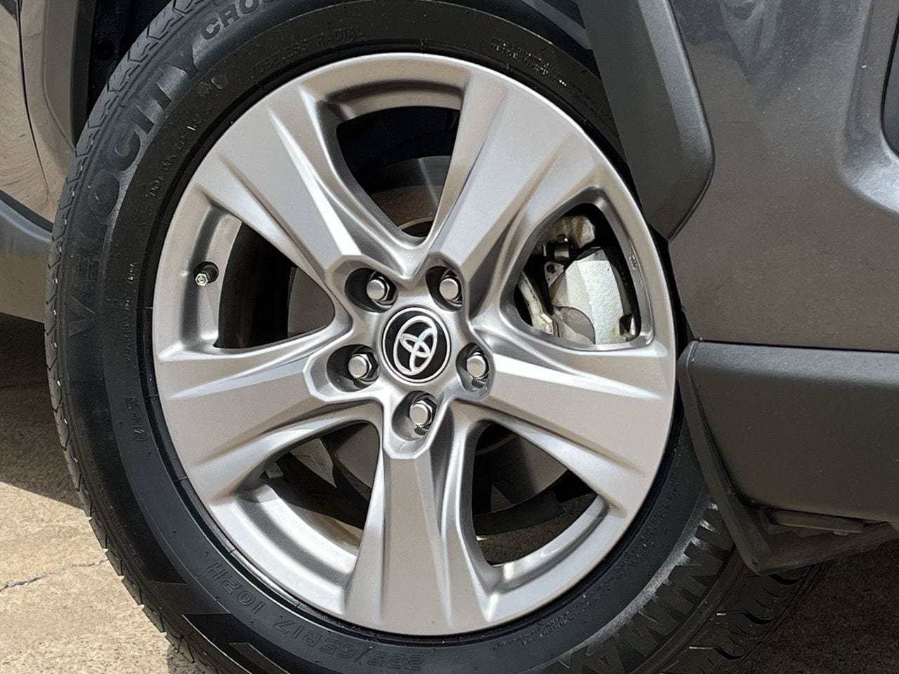 Used 2025 Toyota RAV4 LE AWD/4WD image 28