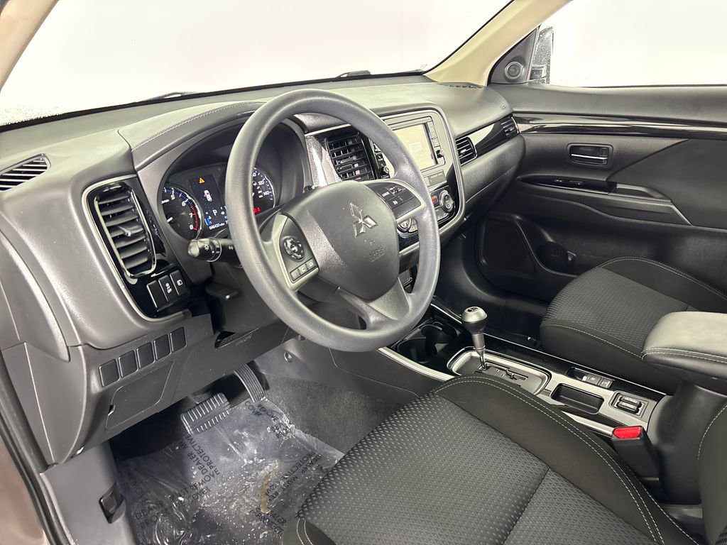 Used 2019 Mitsubishi Outlander ES image 7