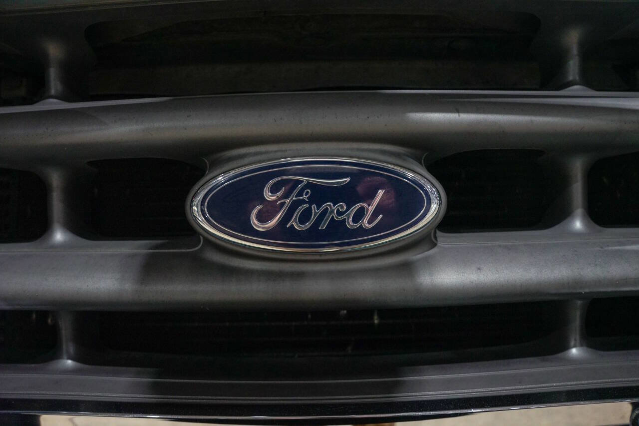 Used 1999 Ford F250 XLT image 21