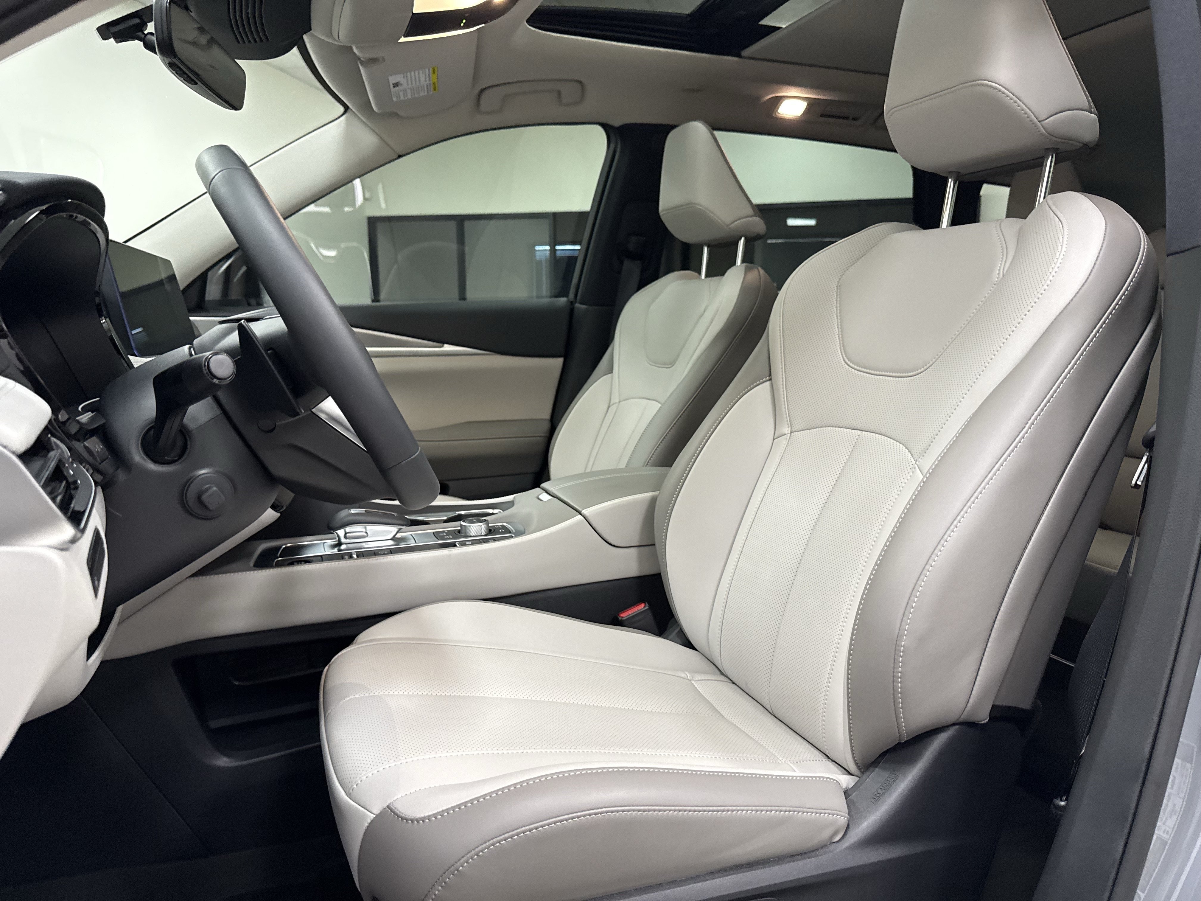 Certified 2027 INFINITI QX60 Luxe w/ Cargo Package FWD image 13