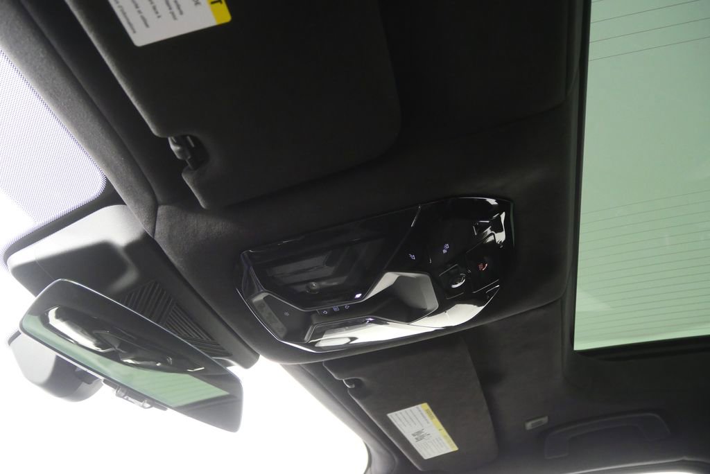 Used 2026 BMW i7 eDrive50 image 24