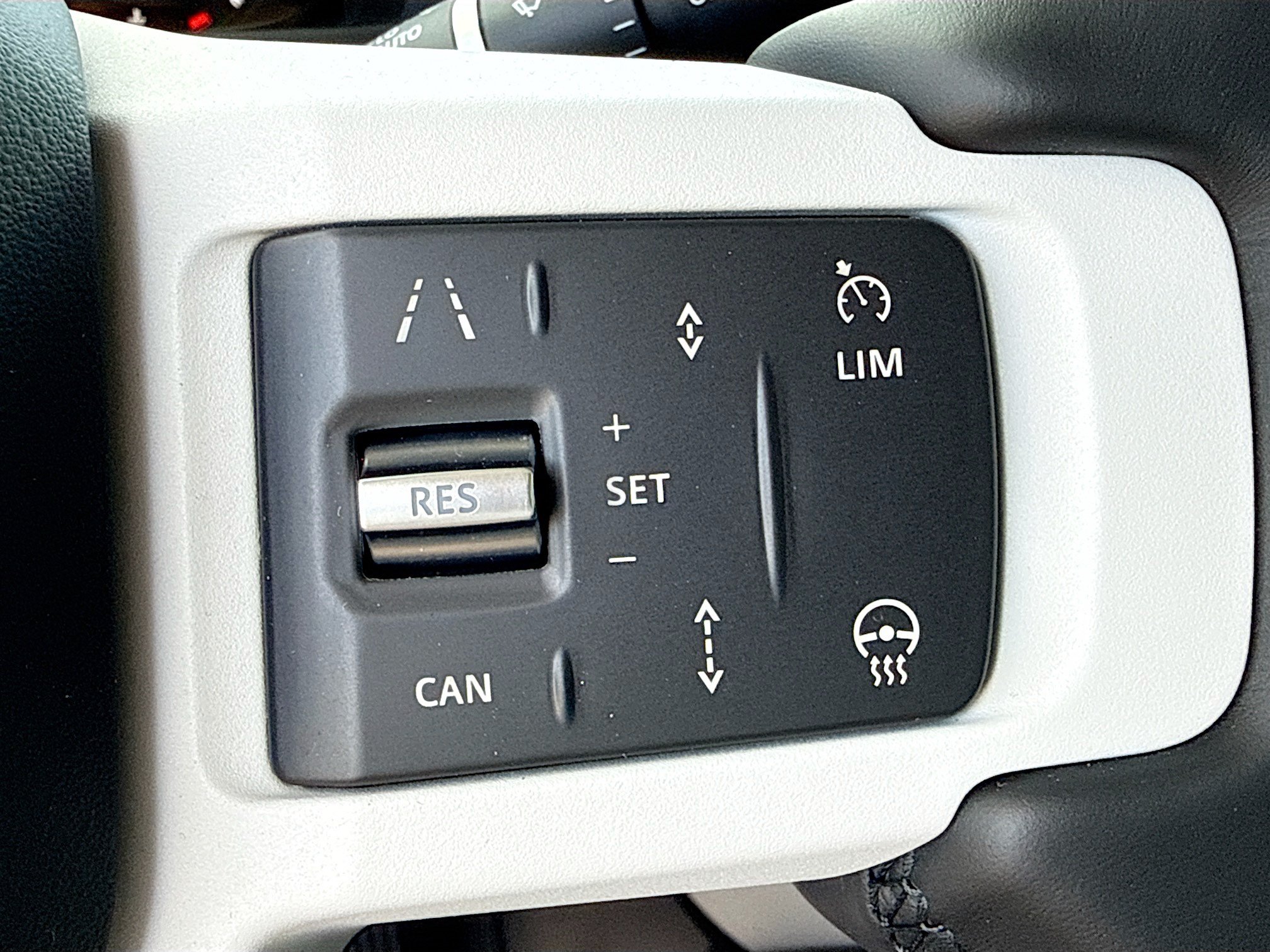 New 2026 Land Rover Defender 110 X-Dynamic SE AWD/4WD image 38