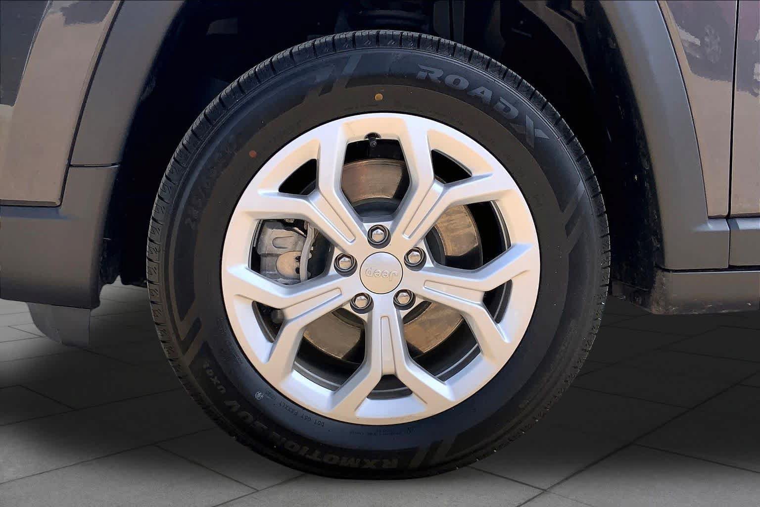 Used 2024 Jeep Compass Sport AWD/4WD image 11