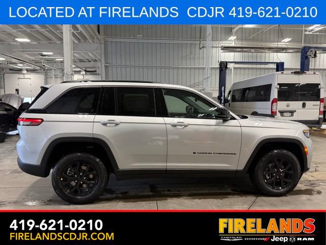 New 2026 Jeep Grand Cherokee Altitude AWD/4WD image 2