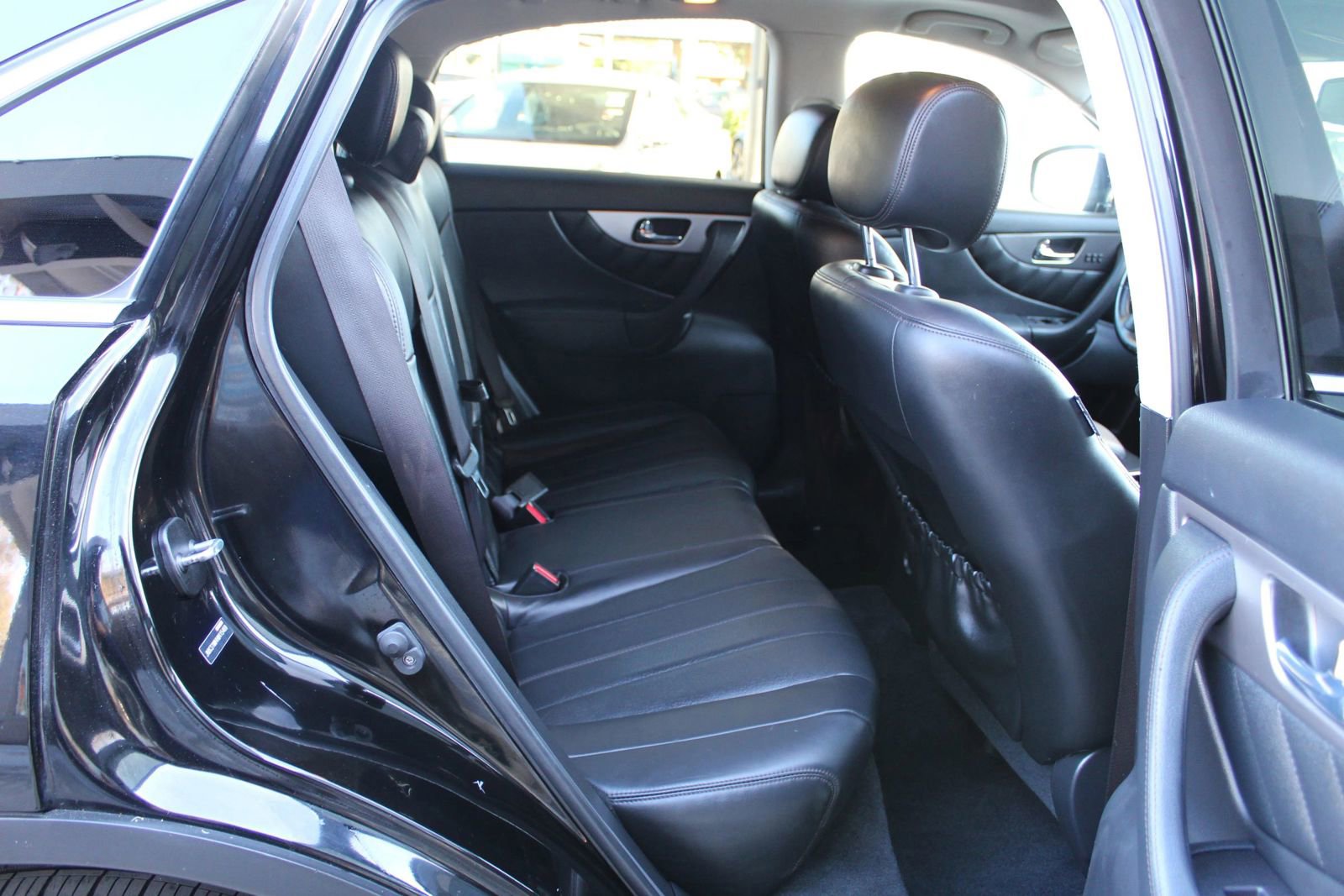 Used 2017 INFINITI QX70 3.7 w/ Premium Package image 11