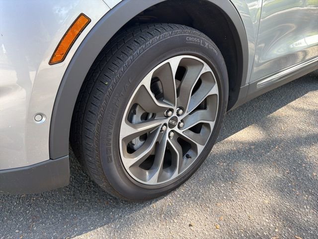 Used 2023 Lincoln Nautilus Reserve w/ Equipment Group 201A image 9