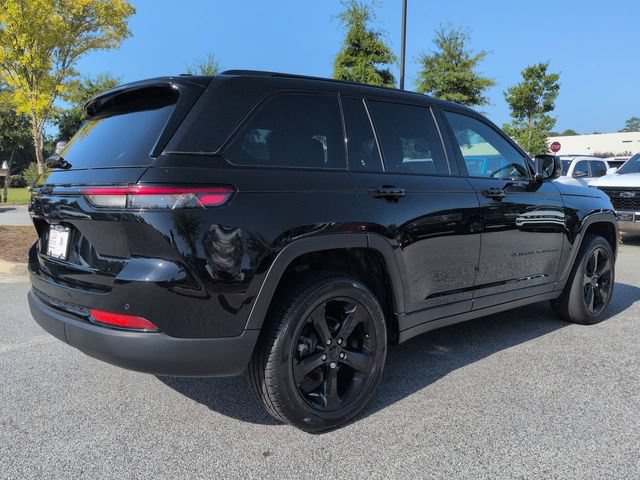 Used 2023 Jeep Grand Cherokee Altitude AWD/4WD image 4